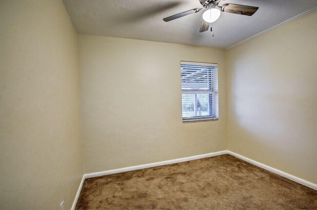 Building Photo - 3761 SW 18th St