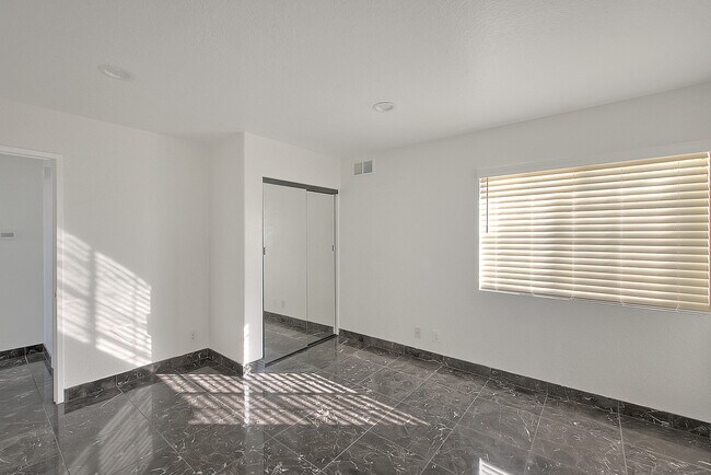 Building Photo - 3571 Rio Ranch Rd