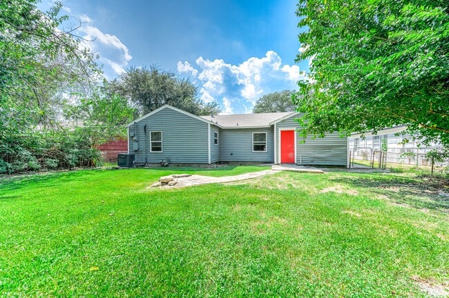 Building Photo - 1503 Acacia Dr