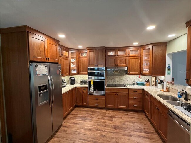 Building Photo - 804 Palm Harbor Ct