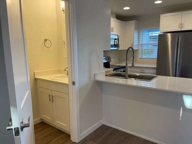 Building Photo - End Townhouse Unit in South Medford/Phoenix Area
