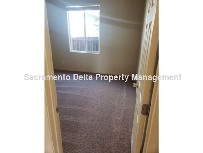 Building Photo - 46-46 Butterwick Ct