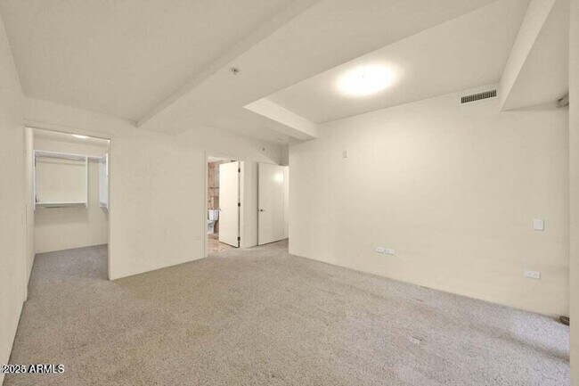 Building Photo - 7121 E Rancho Vista Dr