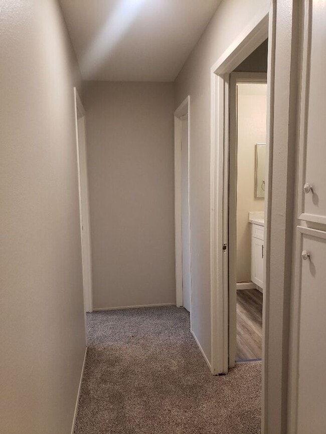 Building Photo - Bright & Updated Townhome for Rent in Santee