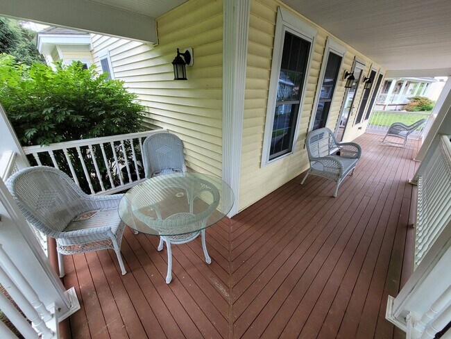 Building Photo - $4200 - 4 Bed / 2.5 Bath Single Family Home in Merrimack on a Cul-de-sac!