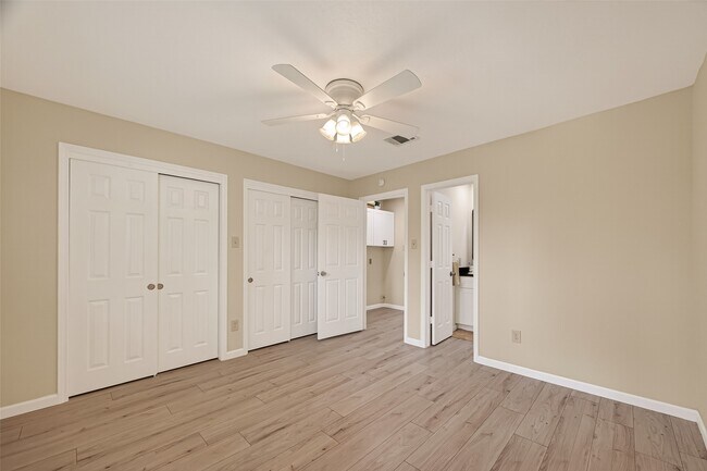 Building Photo - 13843 Northlake Dr