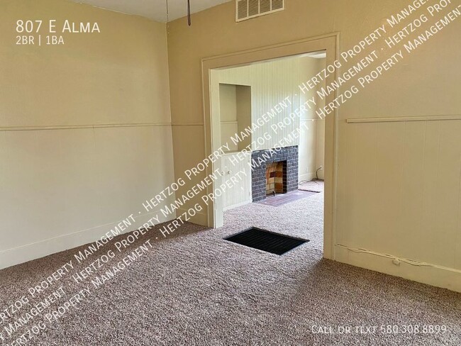 Building Photo - Charming 2 Bedroom Duplex with Basement an...