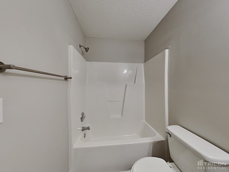 Building Photo - 3936 Far West Dr