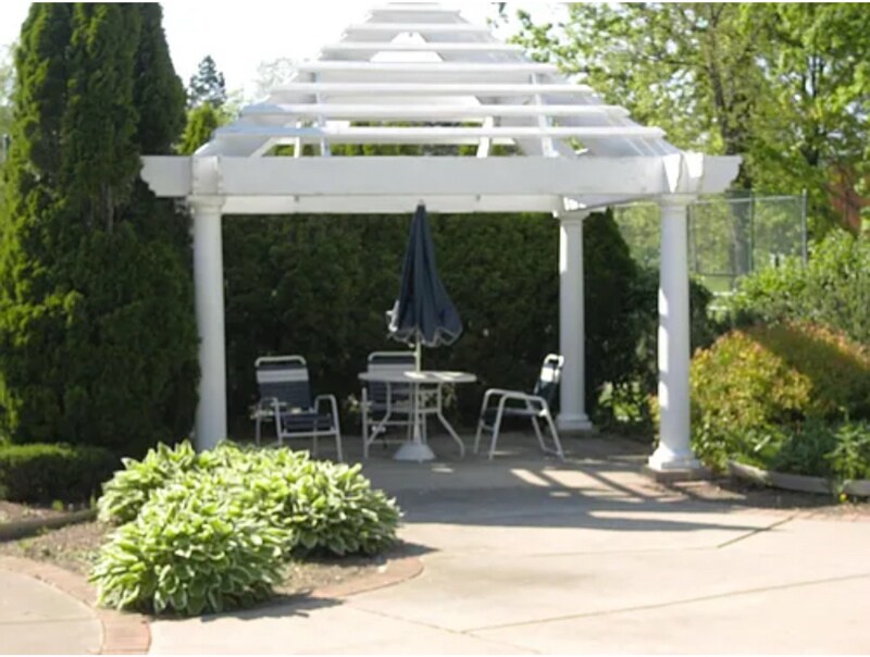 Building Photo - 474 Fox Hills Dr S