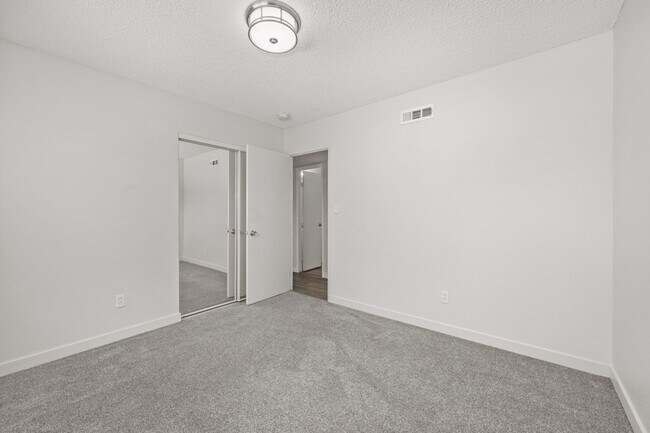 Building Photo - Private pool oasis!