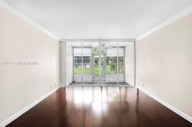 Building Photo - 9450 Live Oak Pl