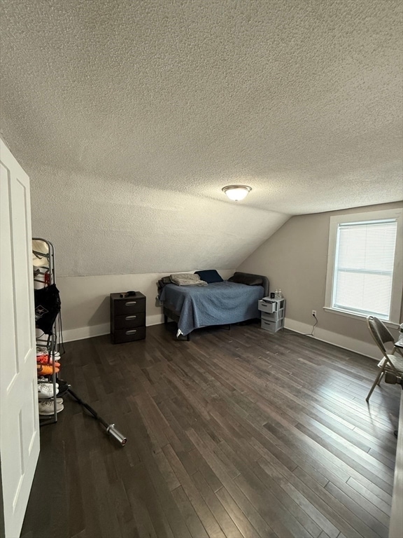 Building Photo - 86 Oak St