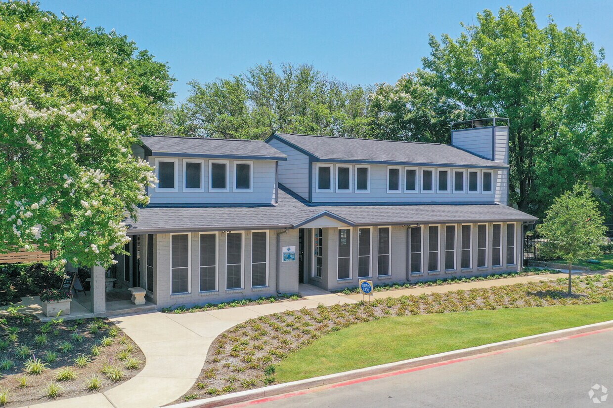 Pecan Creek Apartments Bedford