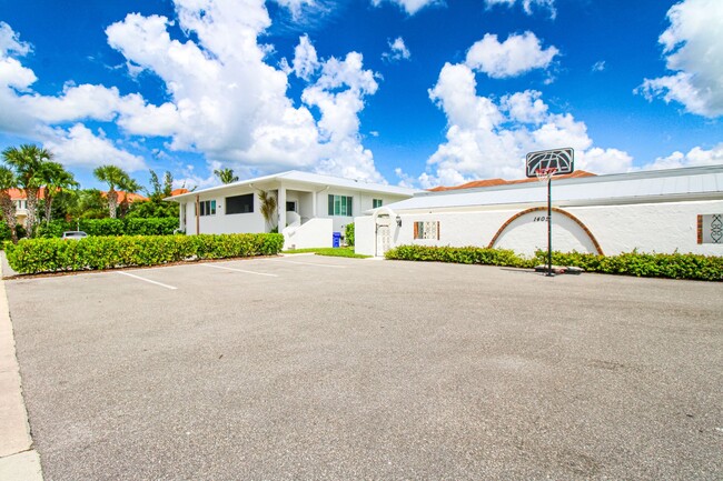 Building Photo - Unfurnished water-view with boat slip 2/2 ...