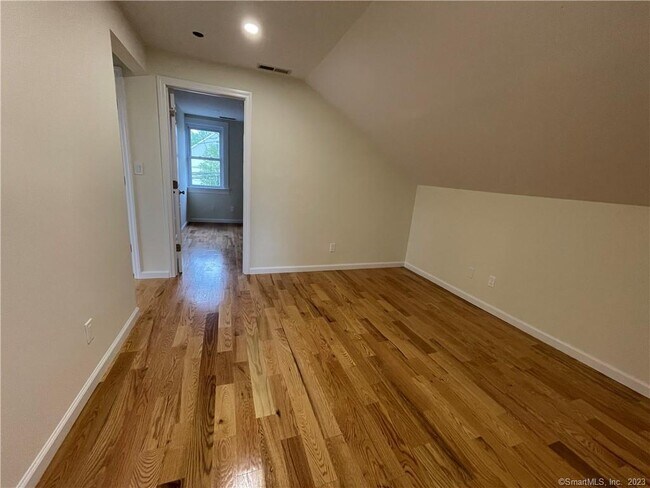 Building Photo - 510 W Main St