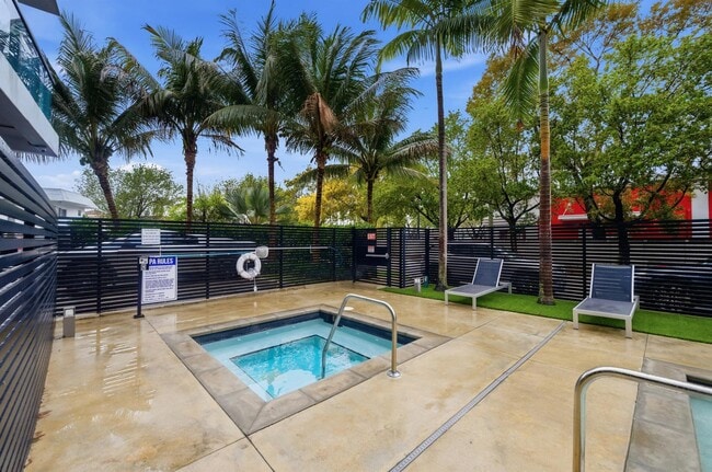 Building Photo - 13800 Highland Dr