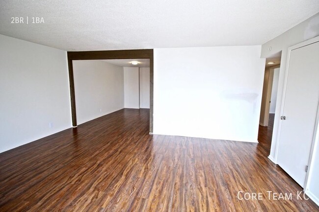 Building Photo - Spacious 2 Bedroom For Rent!