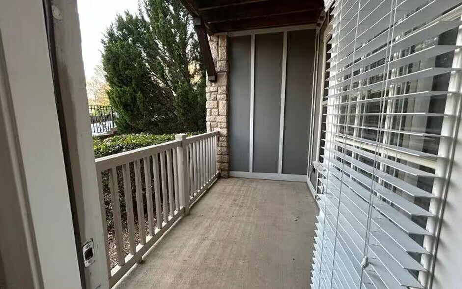 Building Photo - 11134 Medlock Bridge Rd