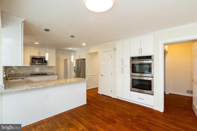 Building Photo - 14209 Floral Park Dr
