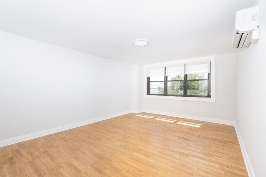 Building Photo - 1422 Columbia Rd