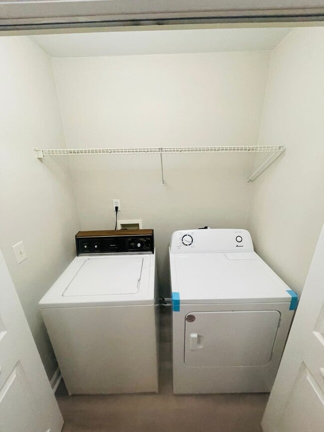 Building Photo - Townhouse off Hartsfield Road-$500 off first months rent!