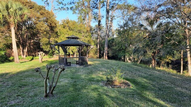 Building Photo - 58 Burning Bush Dr