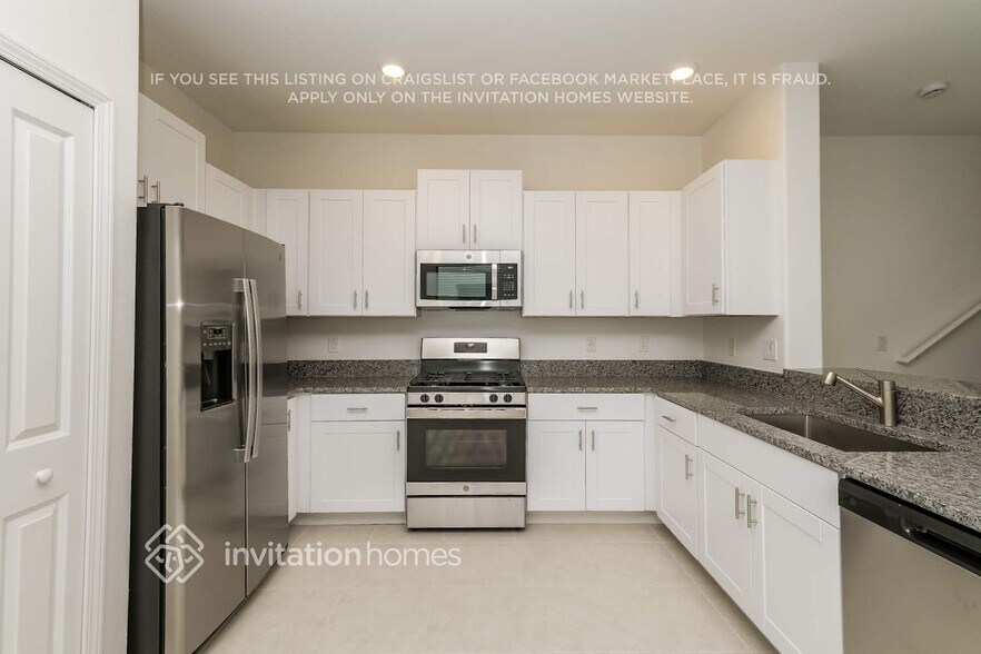 Building Photo - 8298 Crescent Oaks Dr