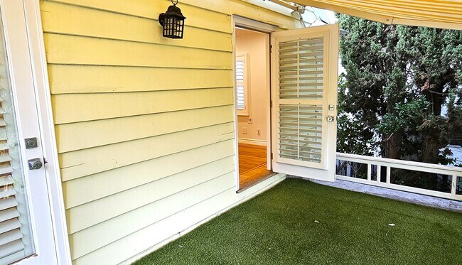 Building Photo - Stunning 3 Bedrooms, 2 Baths Valley Village home with detached, private Recording Studio