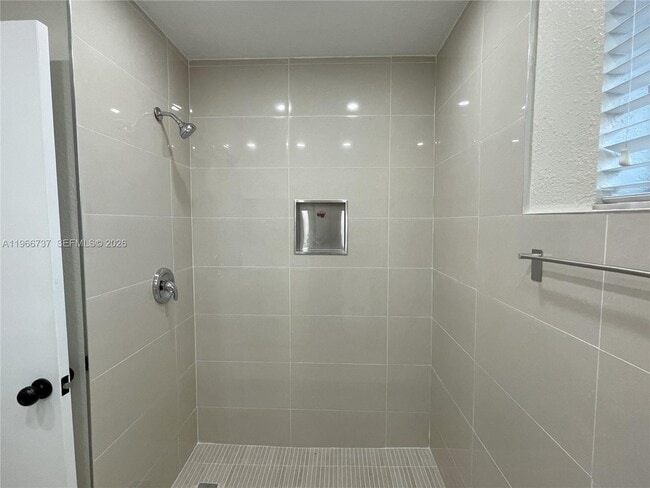 Building Photo - 2202 San Remo Cir