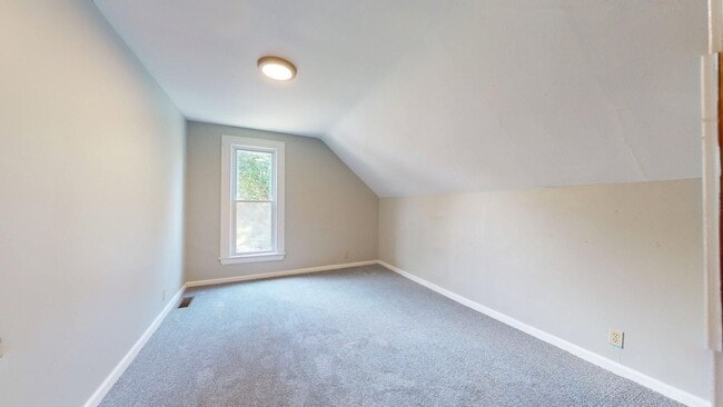 Building Photo - Madison/W.95th neighborhood : 3 bedroom/1 bath single family house available NOW.