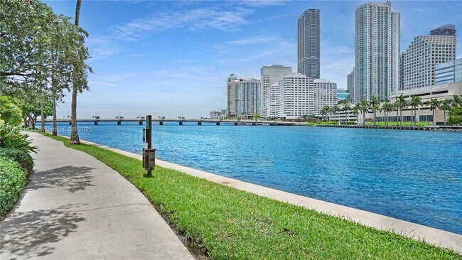 Building Photo - 801 Brickell Key Blvd