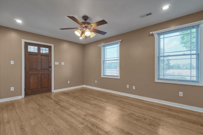 Building Photo - Cozy 2 Bedroom, 1 Bathroom Home in Manches...
