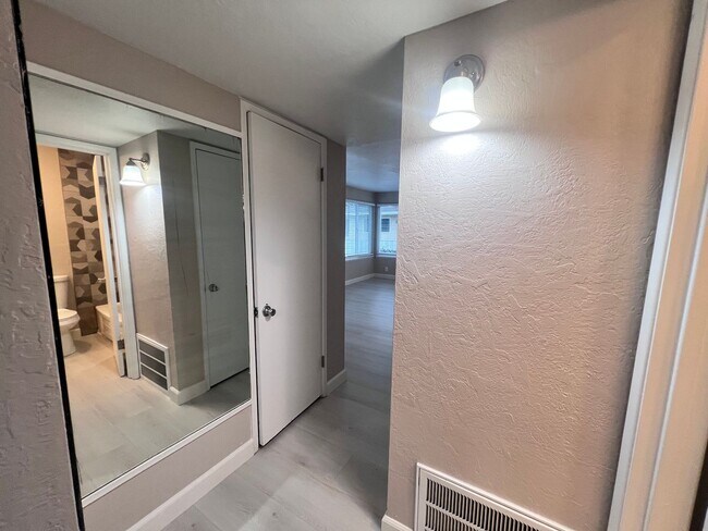 Building Photo - EBN T 14723