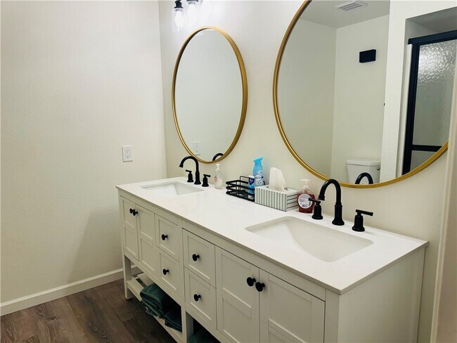 Building Photo - 1469 Terrace Dr