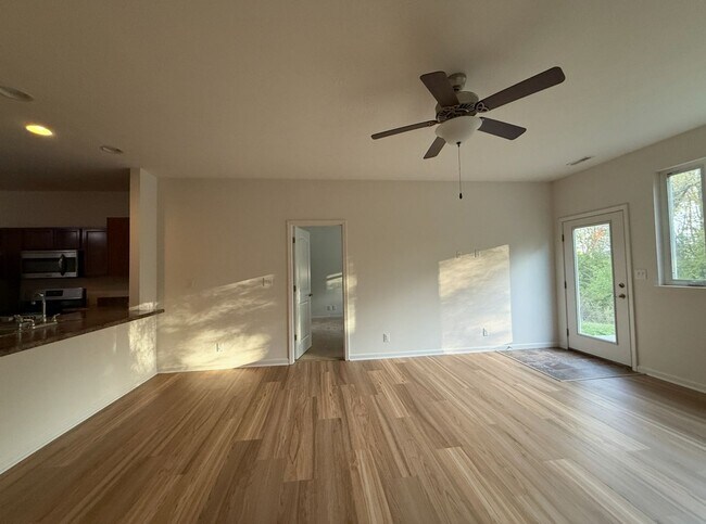 Building Photo - Blackthorne Community...3 Bedroom 2 Bath