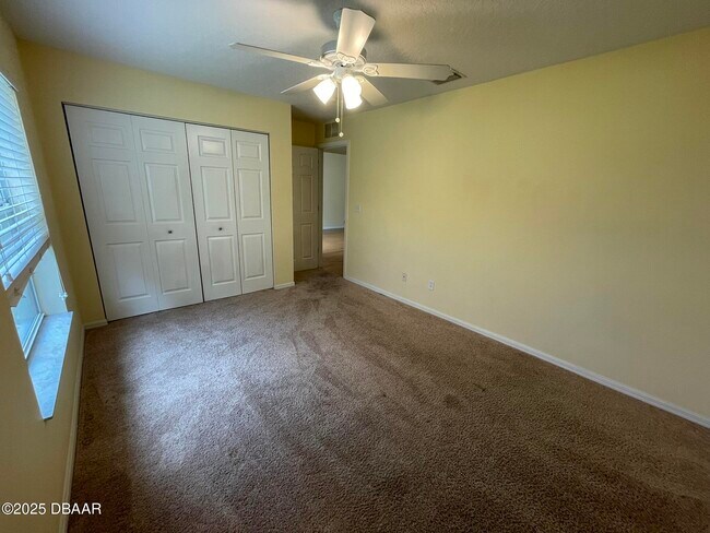 Building Photo - 232 Fountain Lake Blvd