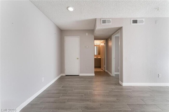 Building Photo - 221 Mission Catalina Ln