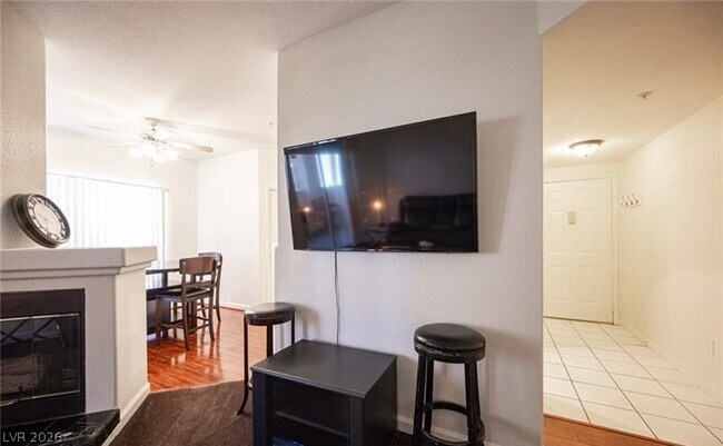 Building Photo - 6480 Annie Oakley Dr