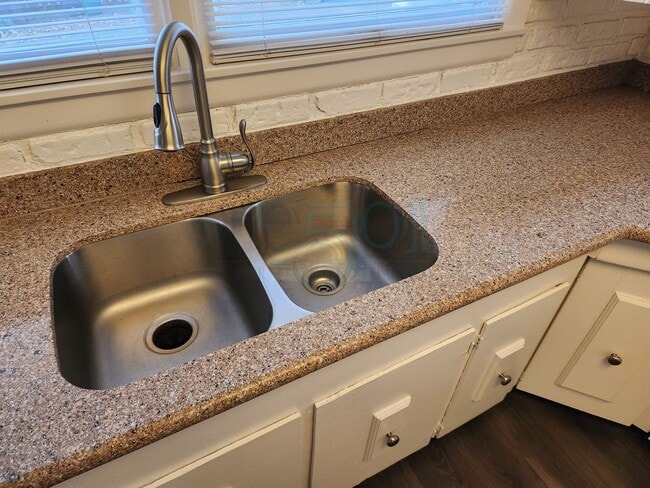 Building Photo - Forest Park School District!