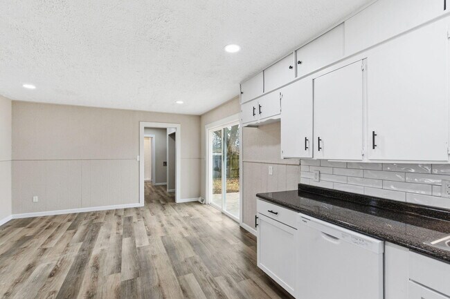 Building Photo - 2902 W Scott St