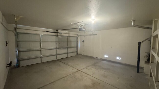 Building Photo - Welcome Home 3 or 4 BDRM SW Las Vegas