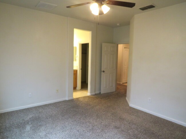 Building Photo - Beautiful 3 bedroom 2 bath coming soon in ...