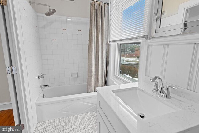 Building Photo - 134 Plant Ave