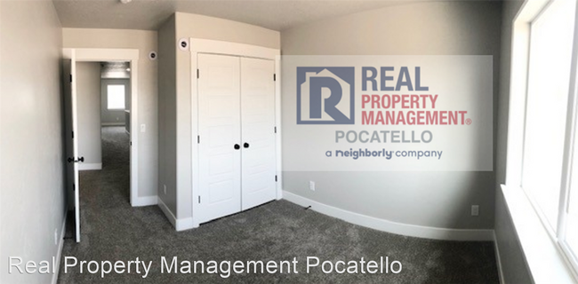 Building Photo - 3 br, 2.5 bath House - 159 Park Lawn #7