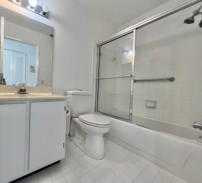 Building Photo - 10756 Bahama Palm Way