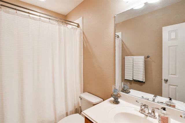 Building Photo - 1700 Bluebird Dr