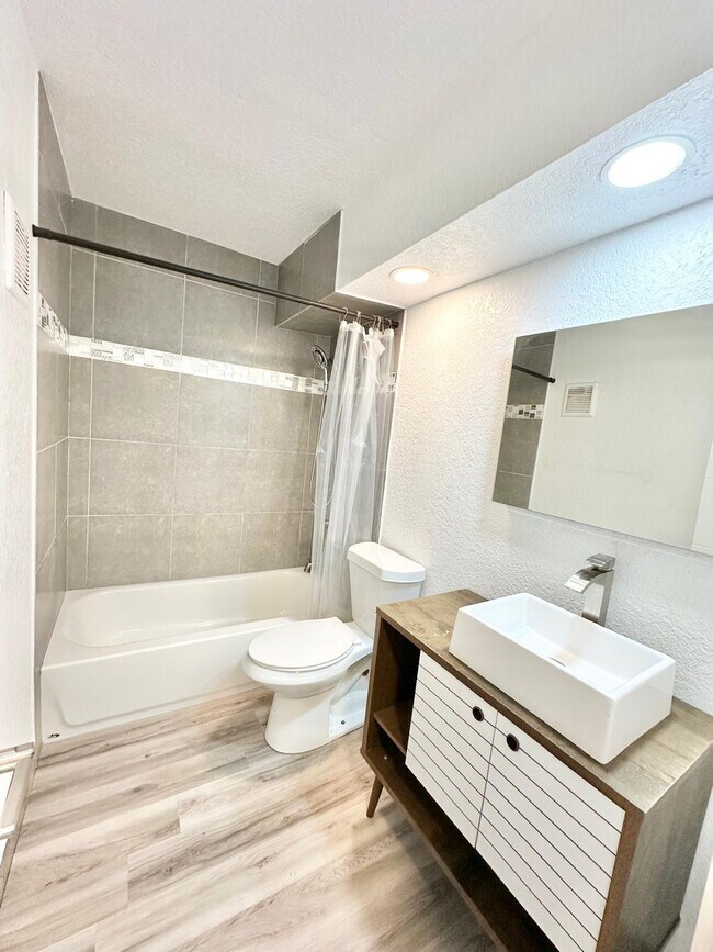 Building Photo - 610 NW 13th St