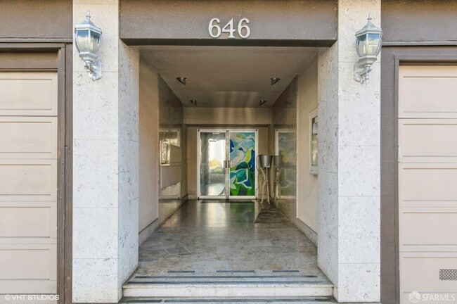 Building Photo - 646 Corbett Ave