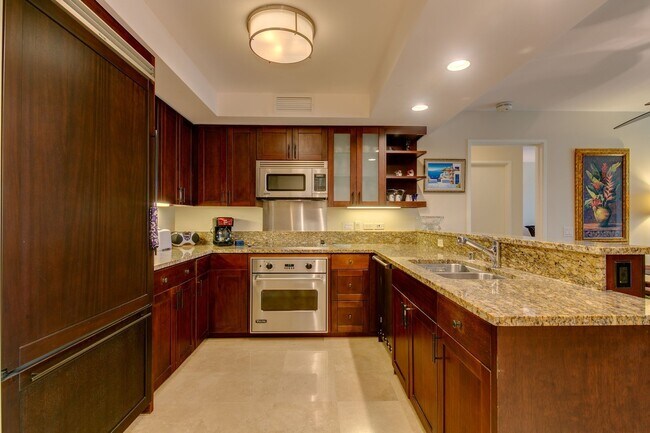 Building Photo - Fully Furnished 2 bedroom in Waikiki! One-...