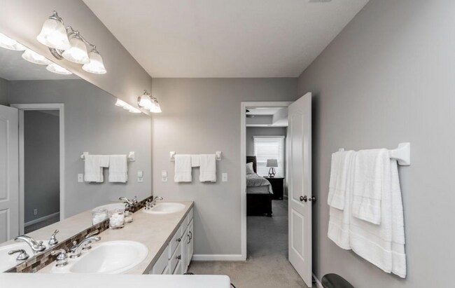 Building Photo - Stunning 4 Bedroom Elkhorn Home!!